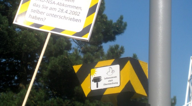 Protest an der BND-Außenstelle in Schöningen. (Bild: Freiheitsfoo)