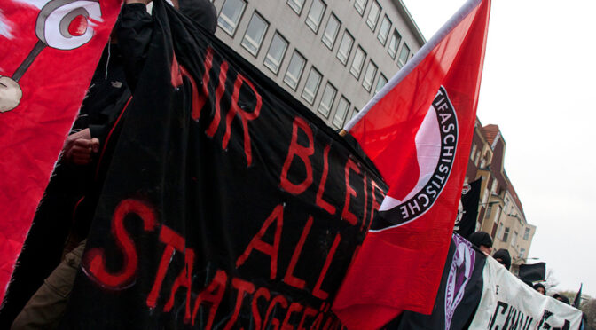 Ach, der Verfassungsschutz! Der Inlandsgeheimdienst und die Antifa