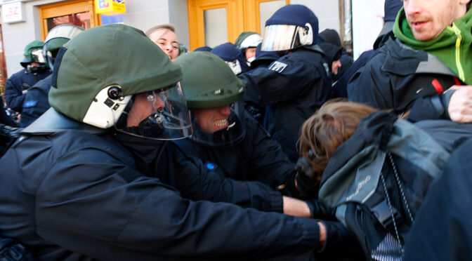 Kontrolle der Polizei – Demokratische Selbstverständlichkeit oder starker Staat