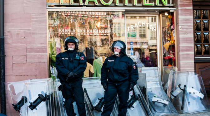 Polizei und Gewalt: Opfer und Täter – Halbe Wahrheiten – falsche Debatte 