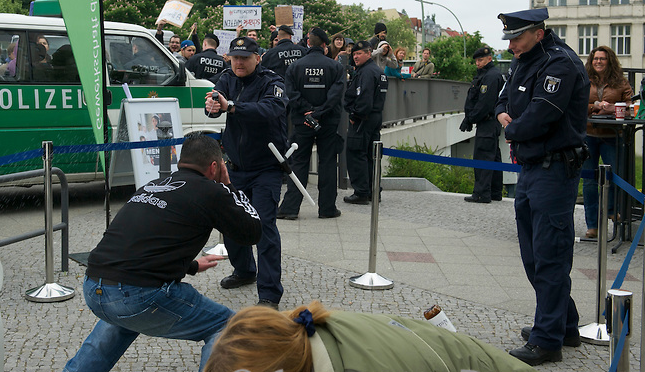 „Begrenztes Risiko“? Polizeilicher Einsatz von Pfefferspray bei Fußballspielen