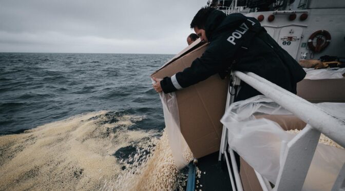 Bundespolizei verstreut Popcorn