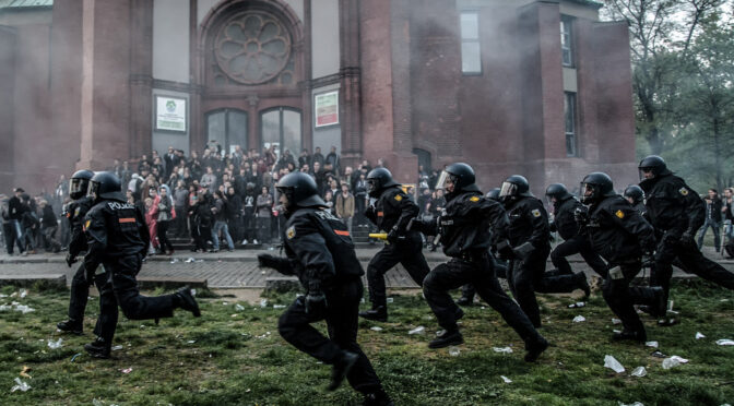 Schutzgut Polizei? Zur Ausweitung der Strafbarkeit des § 113