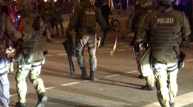 Militarisierung des Protest Policing:  Polizeikrieger als autoritäre Konfliktlösung