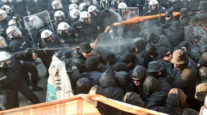 Renaissance der Reizstoffe: Mehr Pfefferspray und Tränengas bei Demonstrationen