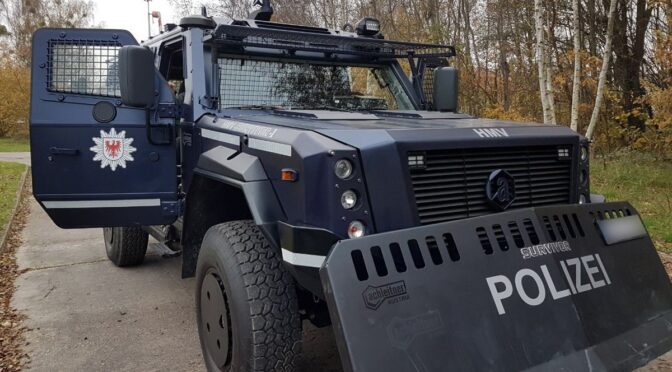 Mehr Polizeipanzer