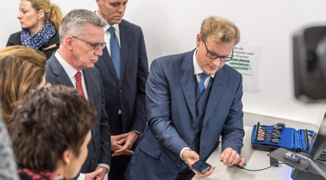 Automatisierte Identitätsprüfung: Im BAMF urteilen zunehmend Computer über Geflüchtete